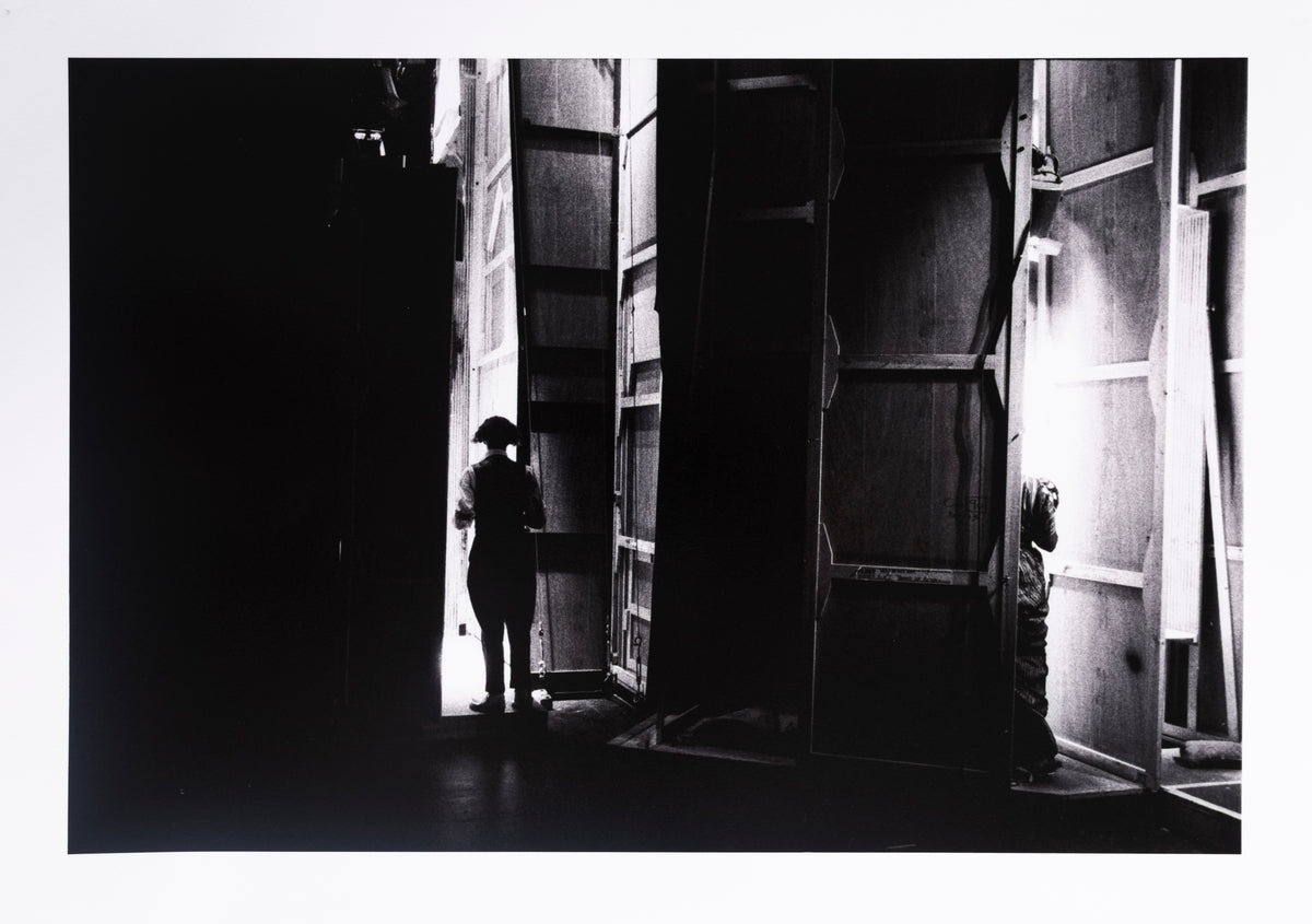 Kunstdruck, Aus der Serie "Onstage and Offstage 1", Rose English , inklusive Ausstellungskatalog